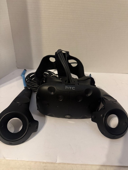 HTC Vive VR Headset w/ Controllers Model 2PR7100 Tested Working