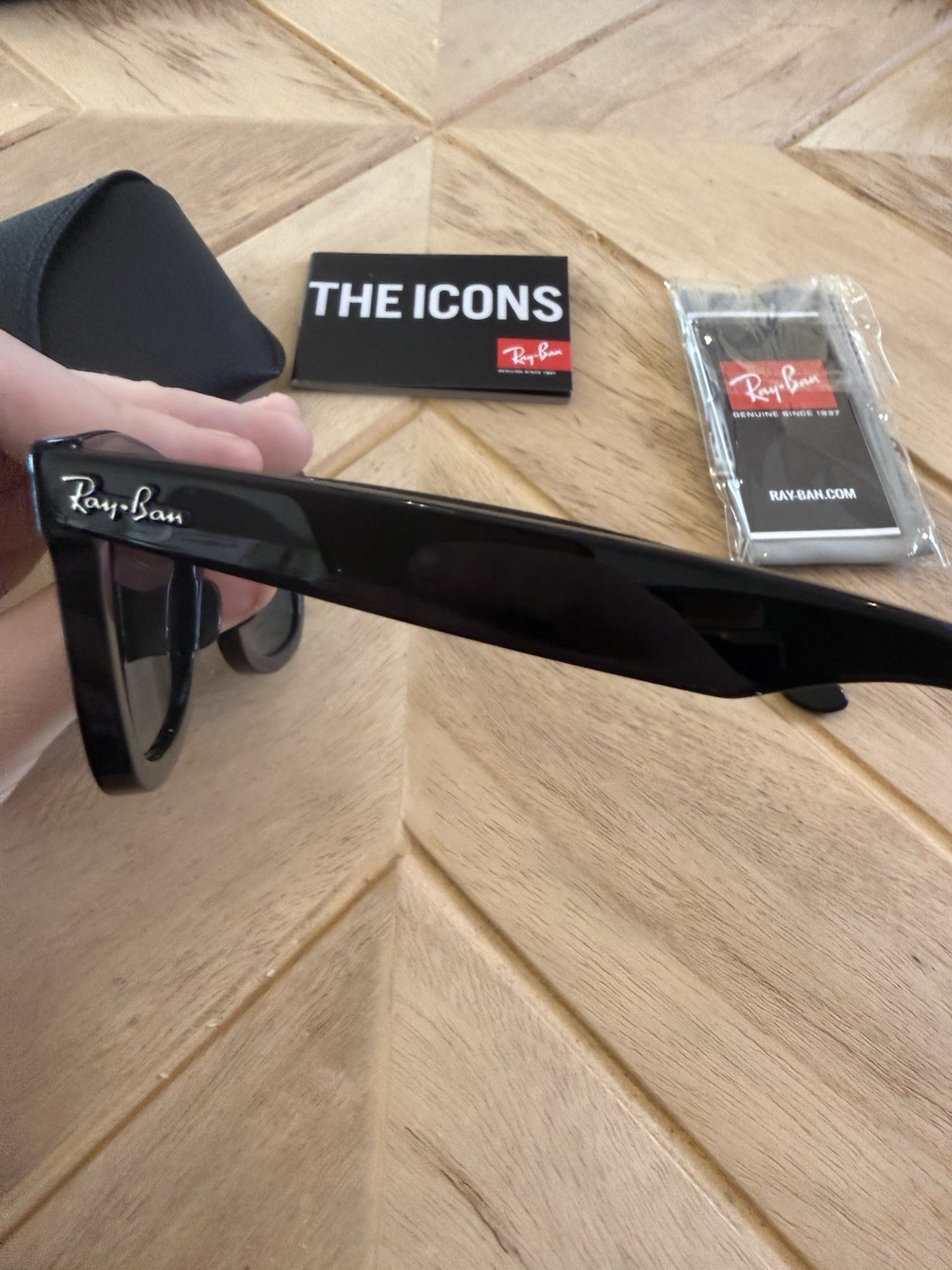 Ray-Ban Sunglasses Wayfarers Classic Black Frame Dark Green Lens 50mm