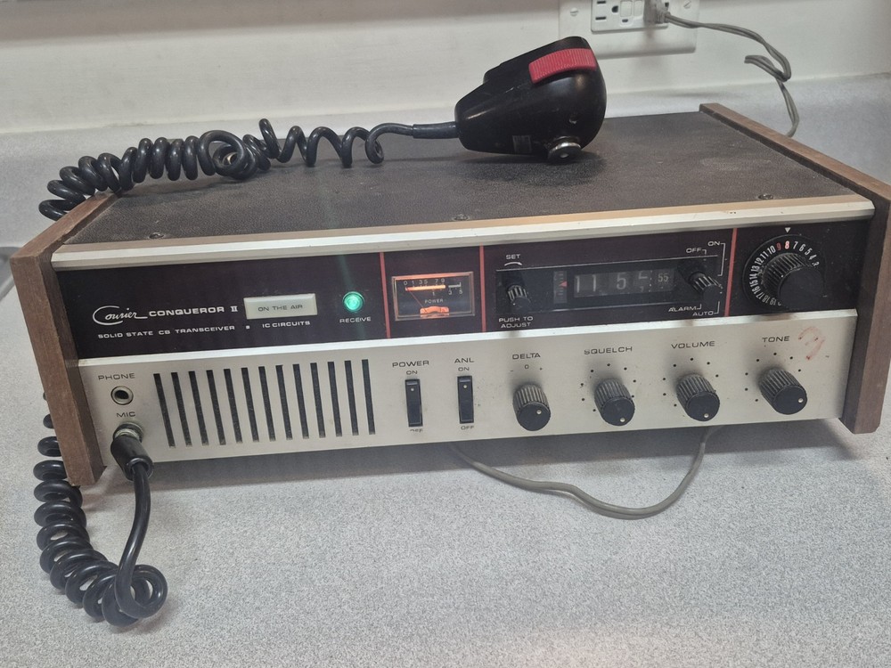 Courier Conqueror II CB Solid State Transceiver TESTED