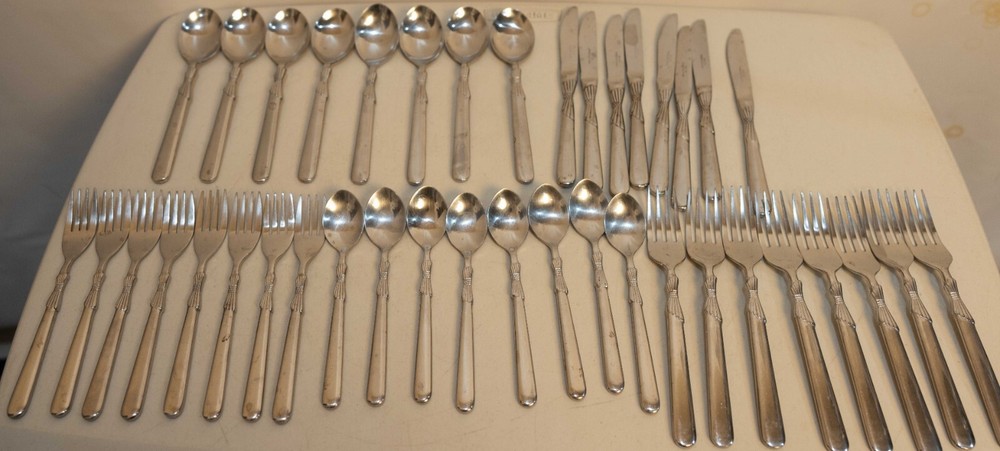 Hampton Silversmith Bow Stainless Flatware Silverware 40 piece