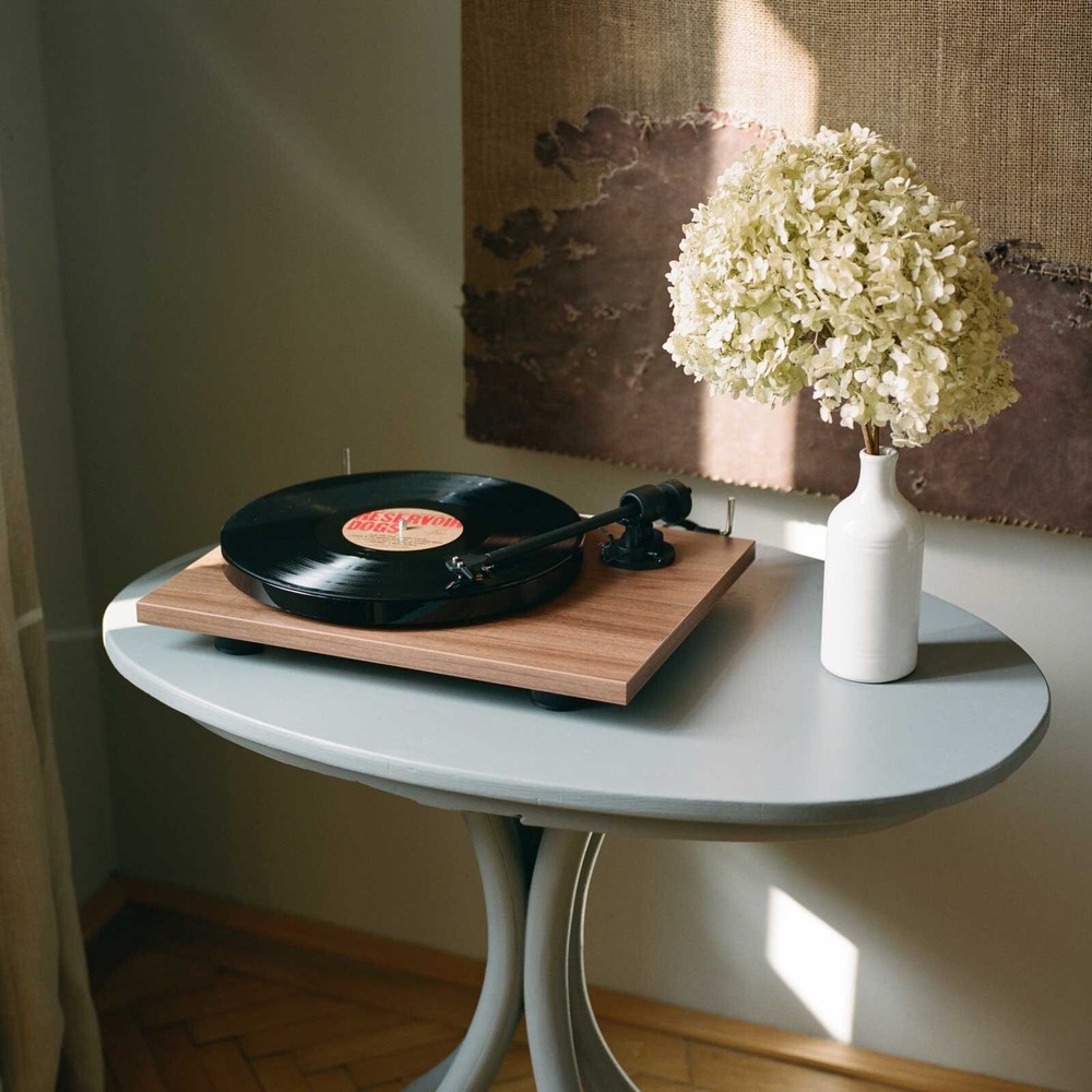 Pro-Ject E1 Phono Plug & Play Turntable with Built-in Phono Gloss Black