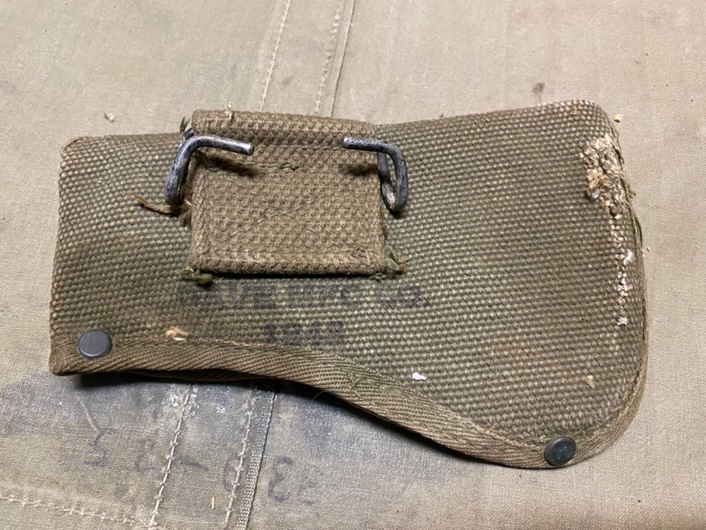 ORIGINAL WWII US M1942 AXE HATCHET CARRIER COVER-TRANSITIONAL, 1945 DAVE MFG CO