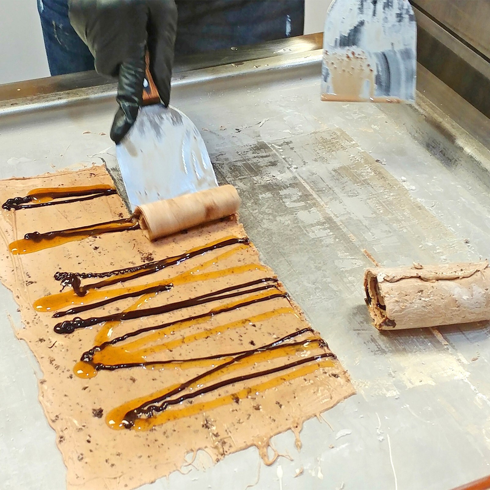 Commercial rolled ice cream machine double square pans with 10pcs cooling tanks