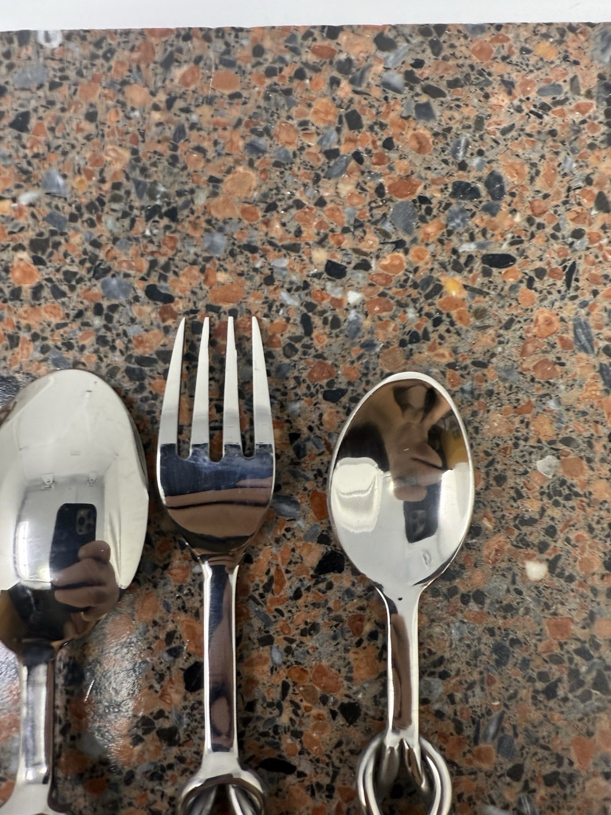 Elyon Forged Reef Knot Reflective 5 Piece stainless Flatware Place setting 18/8