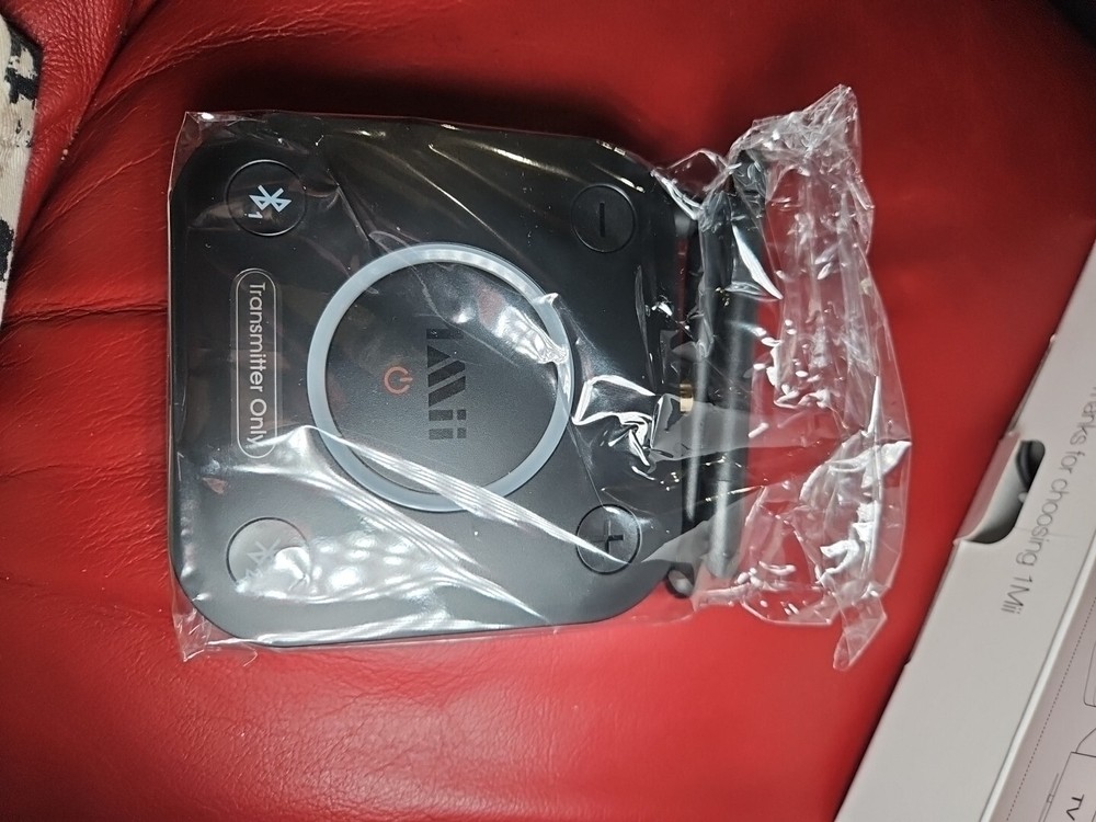 1Mii B06TX Bluetooth Adapter 5.0 Transmitter TV Wireless Headphone/Speaker CIB