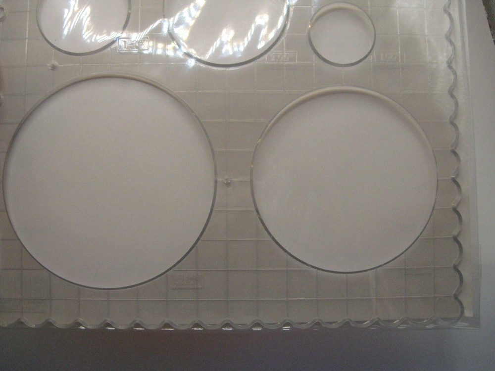 Fiskars Template Circles 1, Scallop Edge 4850