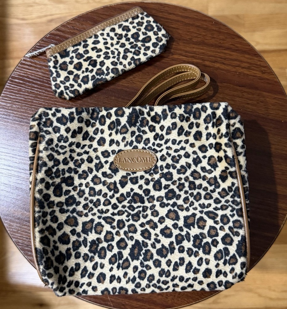 Decorative Cometic Carrying Case! Great for traveling!