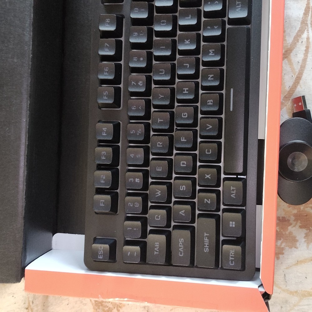 OON. Keyboard and Web Cam With Red Dragon Mouse