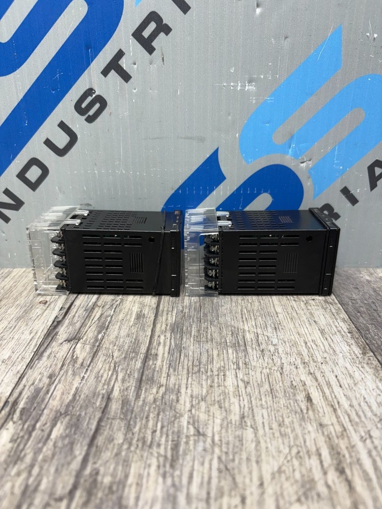 (LOT OF 2) OMRON TEMPERATURE CONTROLLERS E5CN-Q2MT-500
