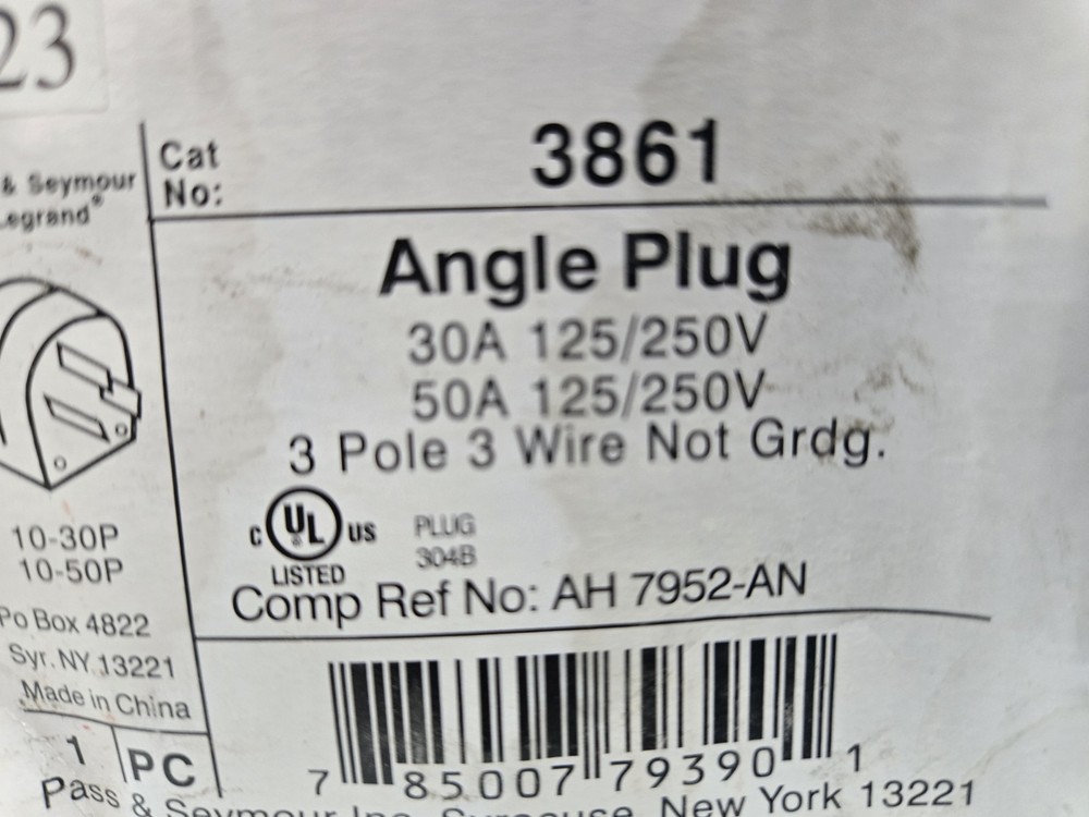 Pass & Seymour Legrand 3861 Angle Plug