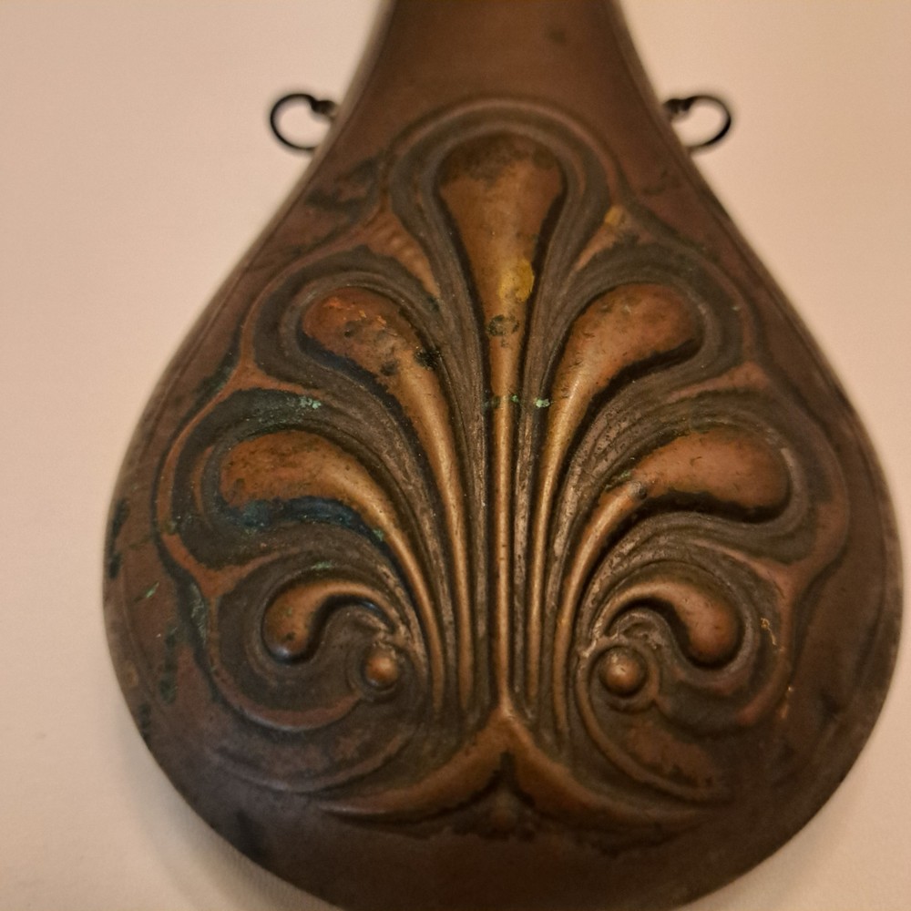 Civil War Peroid Brass Powder Flask Near Mint Condition Warly Shell Designe