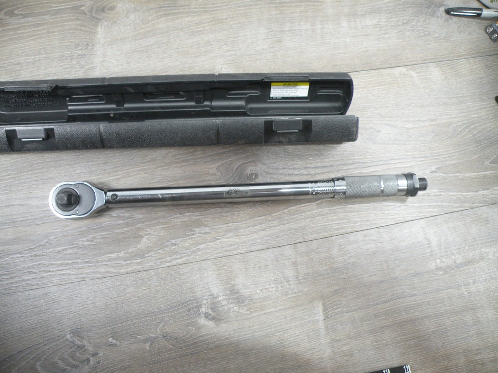 Pittsburgh Pro 1/2" Drive Click Type Torque Wrench with Hard Case