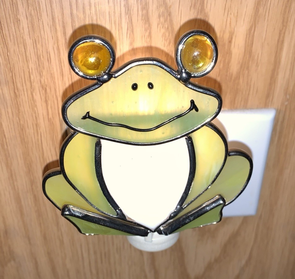 FROG STAINED GLASS NIGHT LIGHT NIGHTLIGHT LIGHTED WALL DECOR