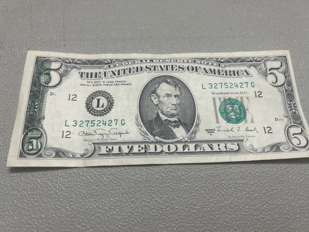 Printing error 5$ bill backside printed on front
