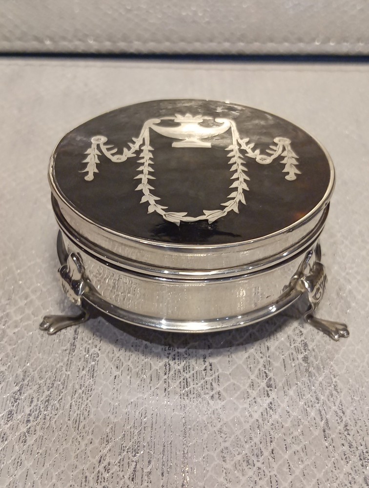 Solid Silver Trinket Box by Charles Boyton & Sons London 1908.