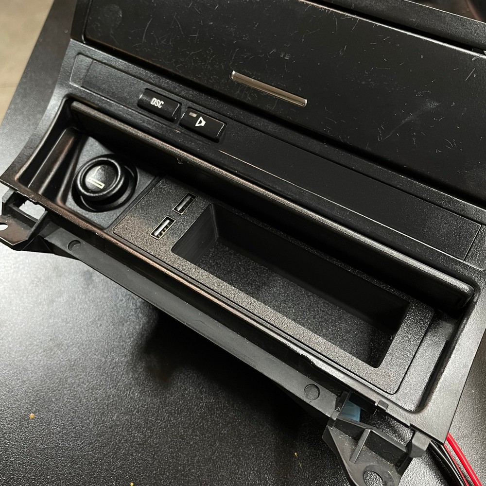 E46 Ashtray + Quick Charge USB Port