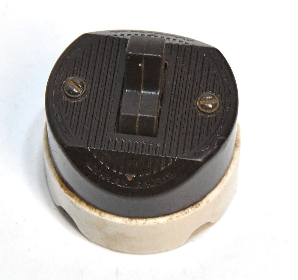 VINTAGE INDUSTRIAL LEVITON BAKELITE TOGGLE SWITCH CERAMIC BASE