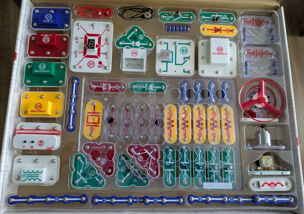 Snap Circuits Pro SC-500 Complete Electronic Science Set STEM Educational 8+