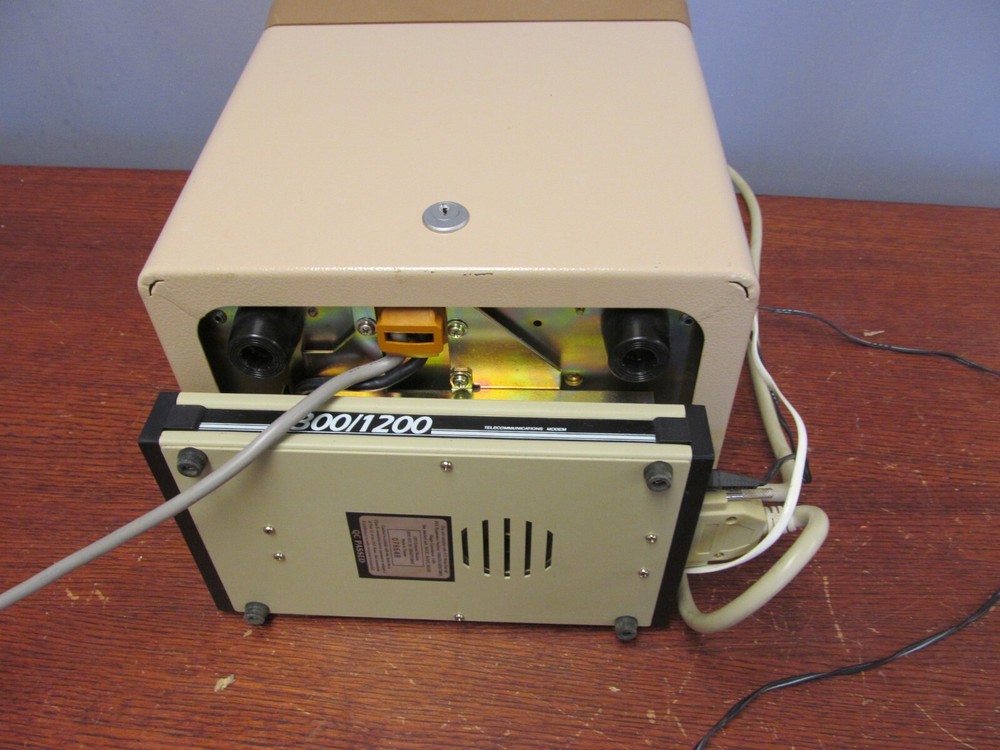 AMANO Microder MR7500 Series MR7520 Mdl Tine Clock *UNTESTED-NO KEYS - POWERS ON