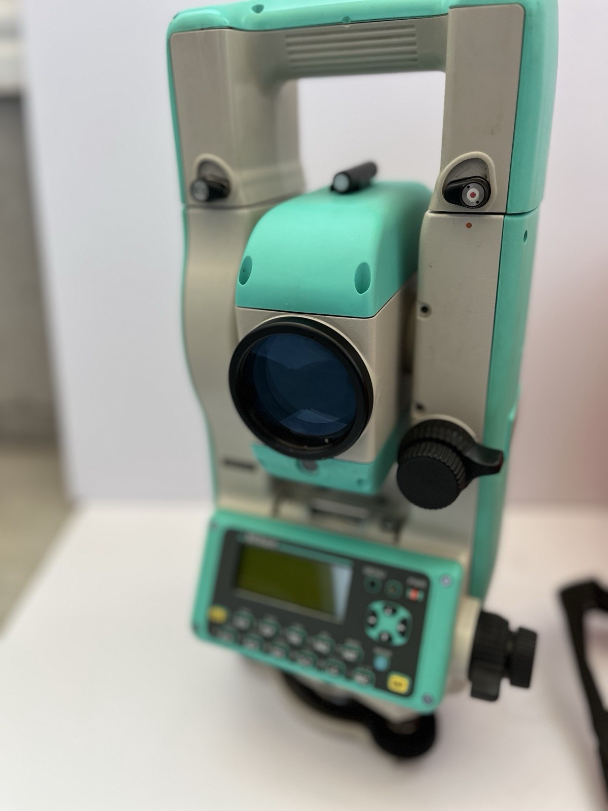 Nikon DTM-520 Total Station Surveying Instrument w/ Case