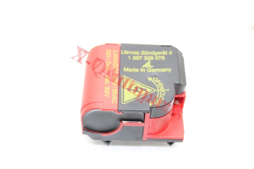 02-06 MINI COOPER S Headlight Ballast Igniter Socket.