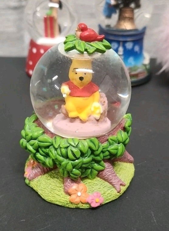 mini snow globe lot B1