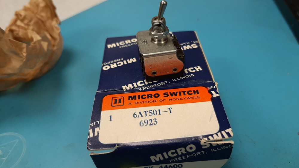 6AT501-T Microswitch Toggle Switch ( HONEYWELL ) VERY SMALL TOGGLE