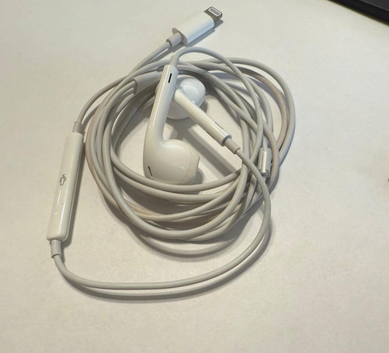 Apple EarPods Lightning Connector In Ear Canal A1748 MWTY3AM/A - 100% FUNCTIONAL