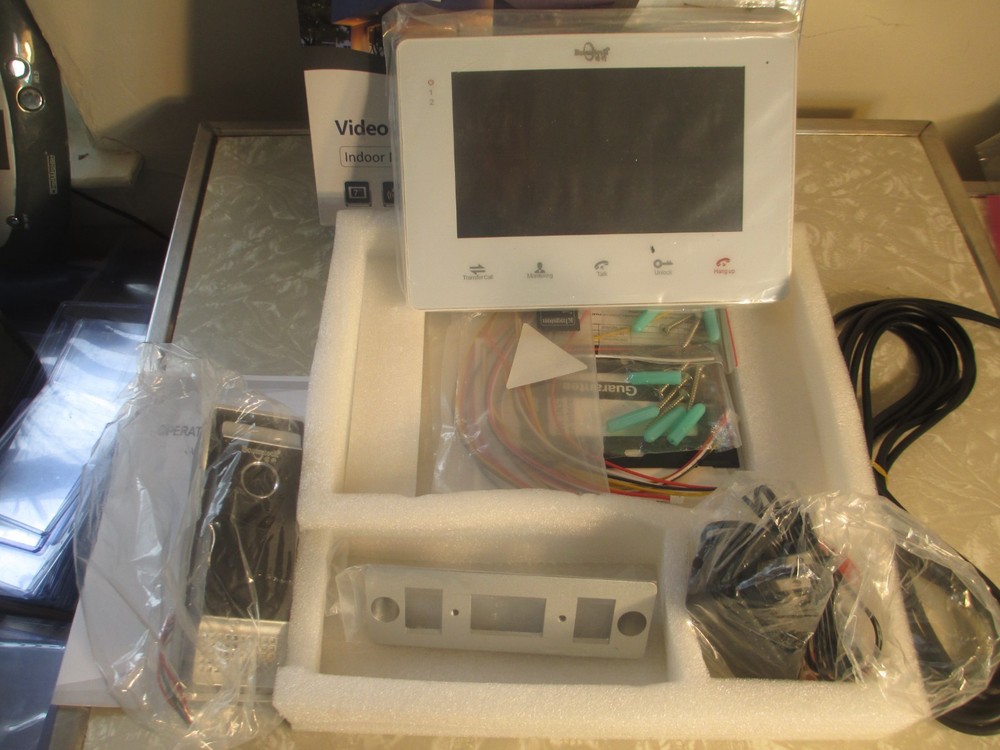 NEW Bcomtech 4-Wire Video Door Phone Kit Intercom System! Model #: DS-M708-P203T