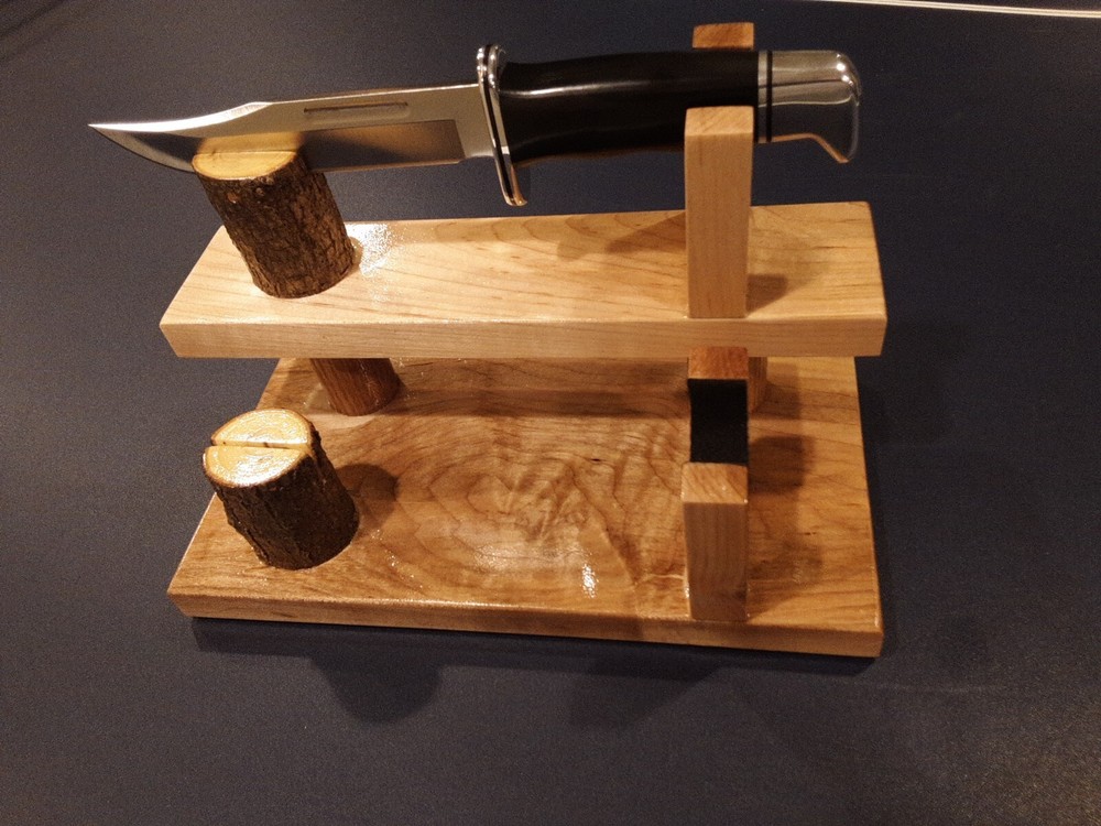 DOUBLE KNIFE DISPLAY STAND . SOLID MAPLE