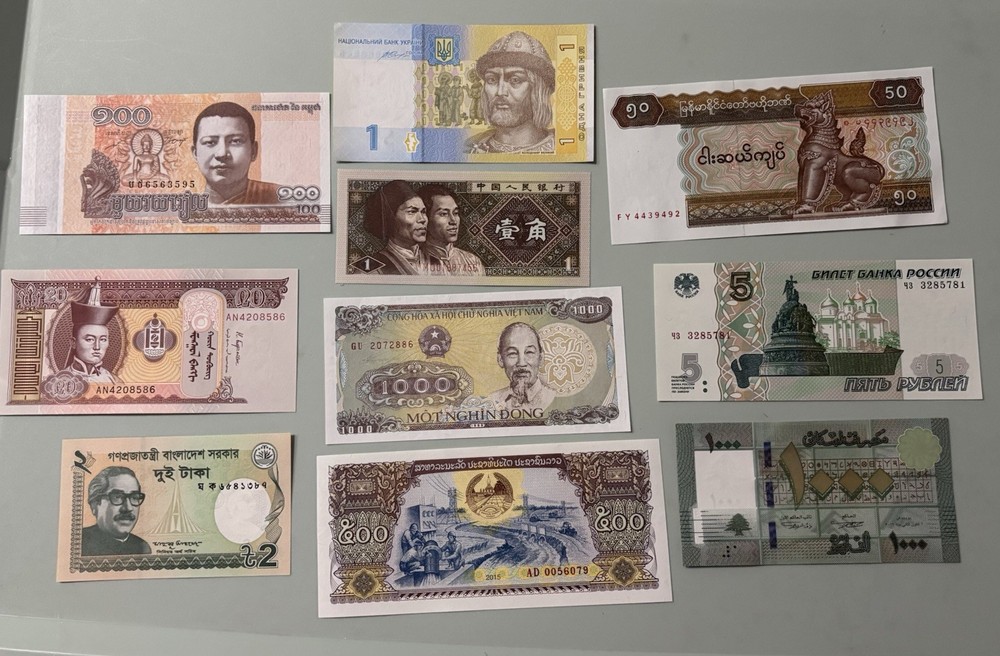 10 Uncirculated  Banknotes  From 10 Different  Countries