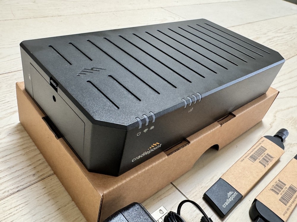 Ericsson CradlePoint X10-5GC-XTM Router w/ Battery E100 for T-Mobile Network SIM