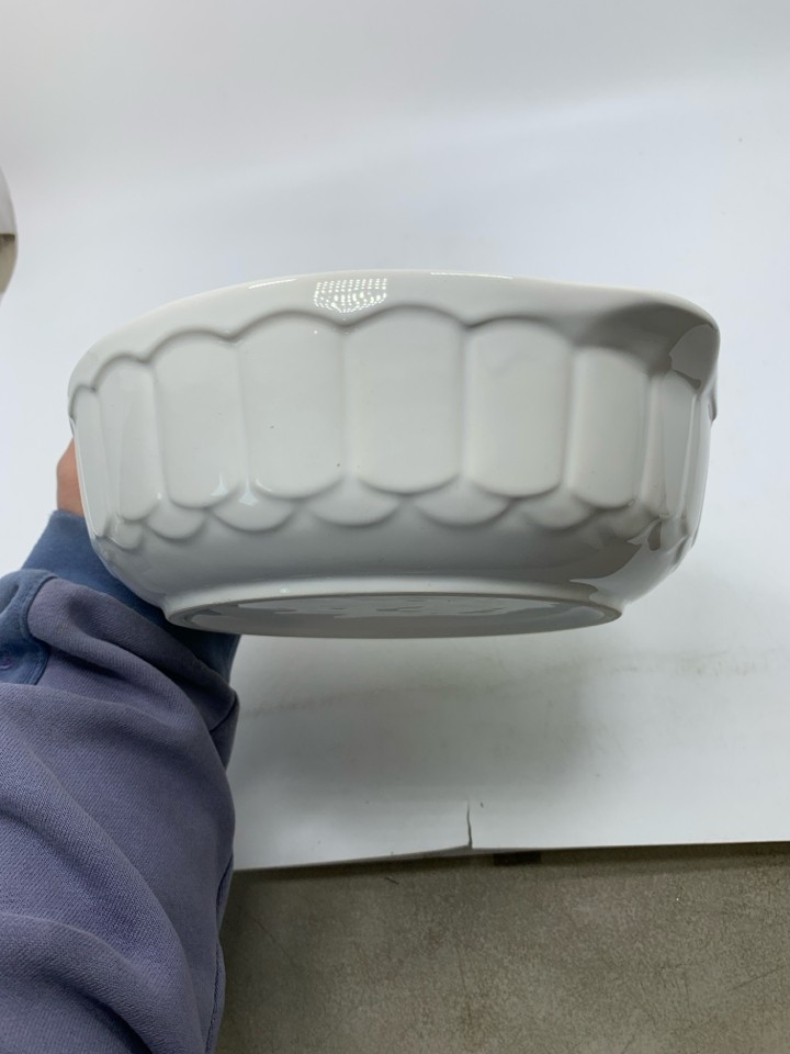 LIGHTWEIGHT CERAMIC CIRCLE BAKING DISH.