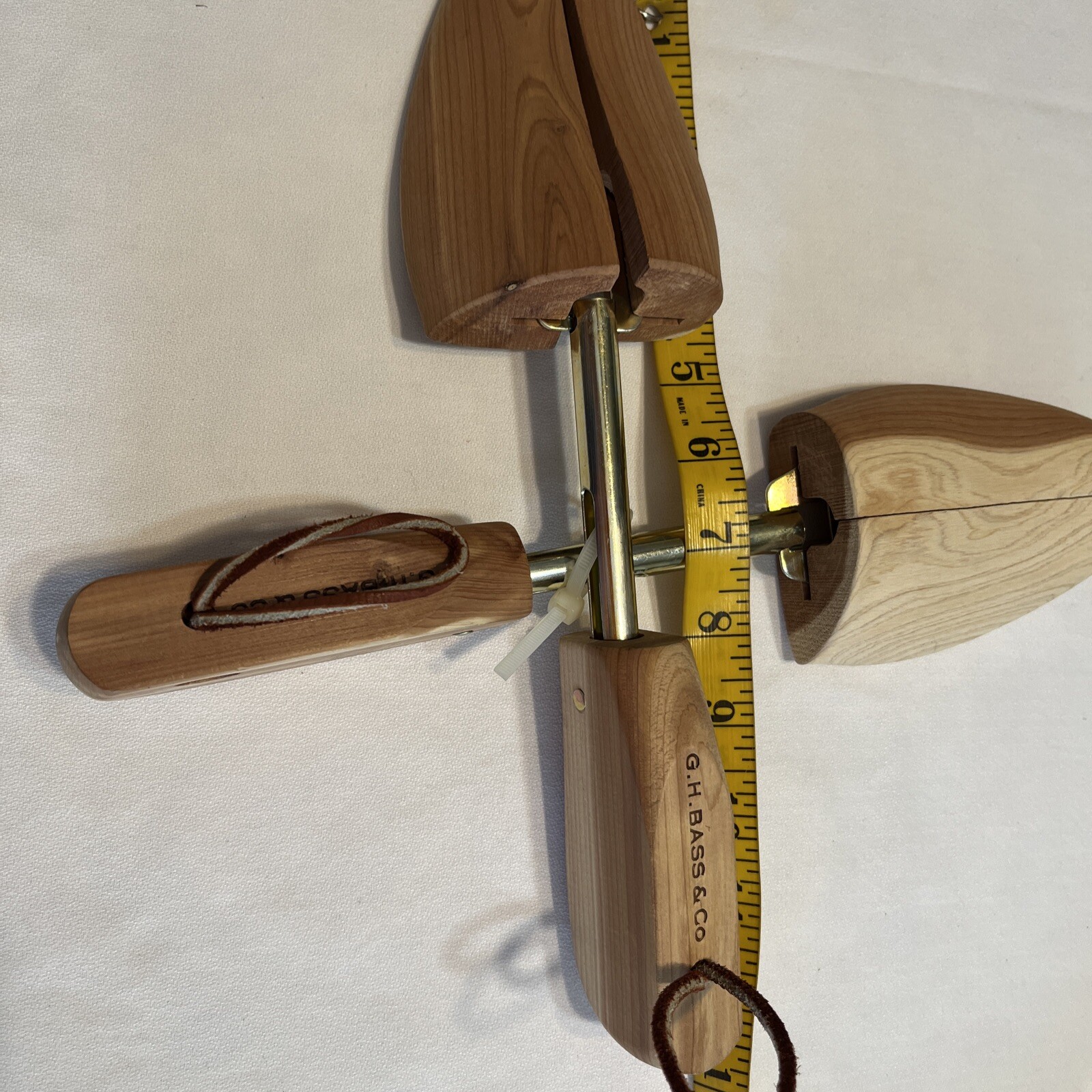 G.H. Bass & Co Wooden Cedar Shoe Stretchers Forms Men's Size MED New