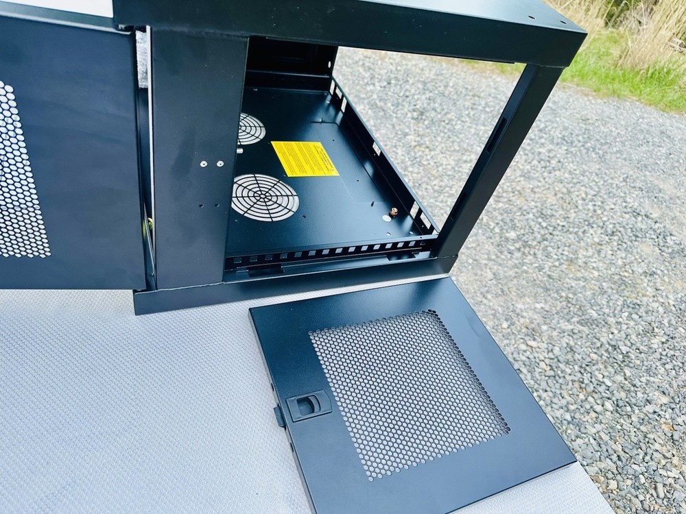 NEW Never Used TRIPP LITE 20U SmartRack Server Wall Mount Rack Enclosure Locking