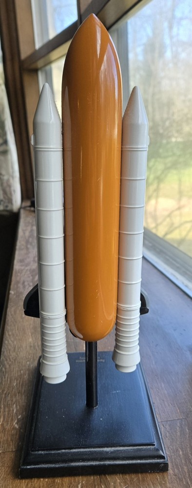 Exec Series NASA Space Shuttle (Discovery) Orbiter Full Stack 1/200 Scale