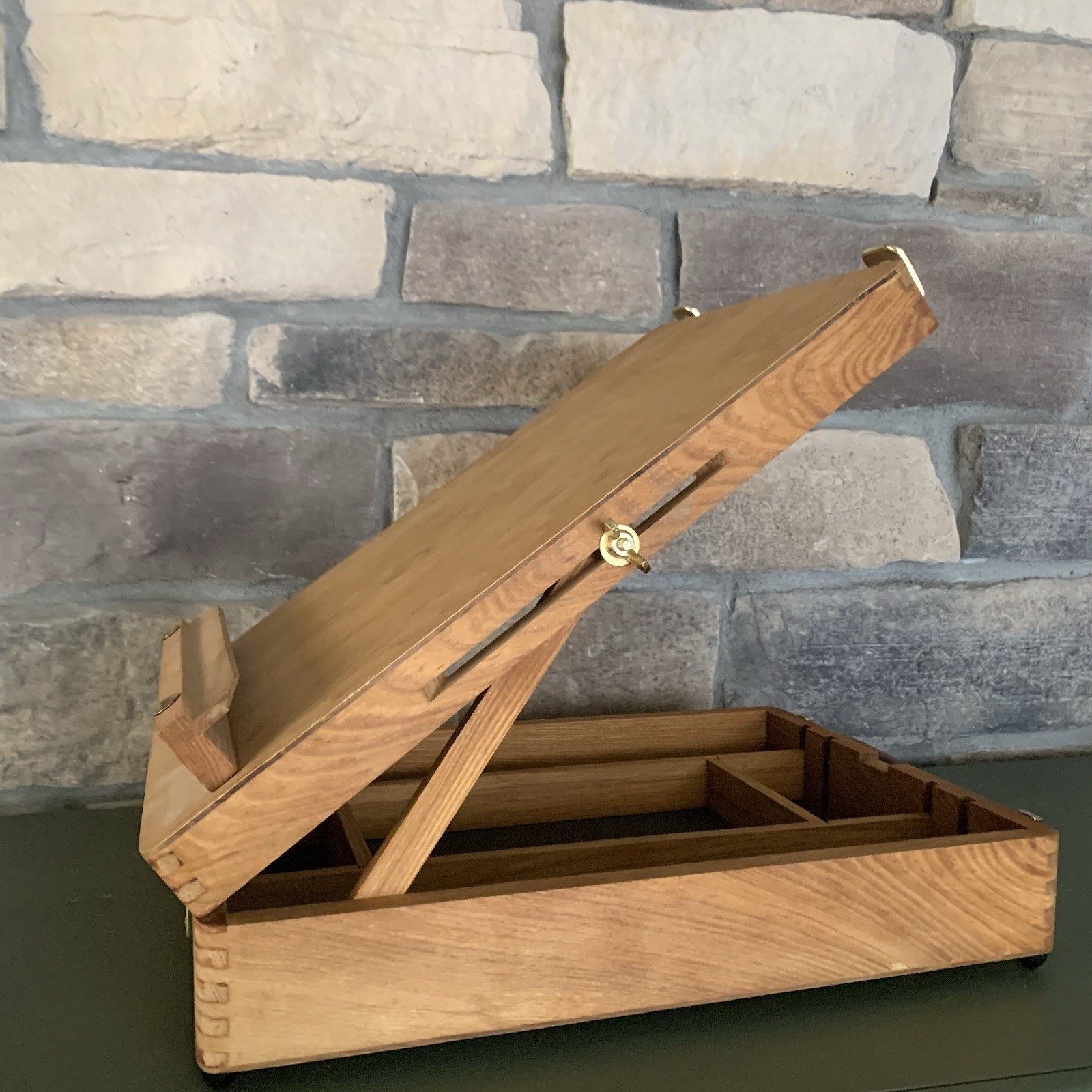 Soho Wooden Tabletop Easel Lightweight Foldable Artist Tool