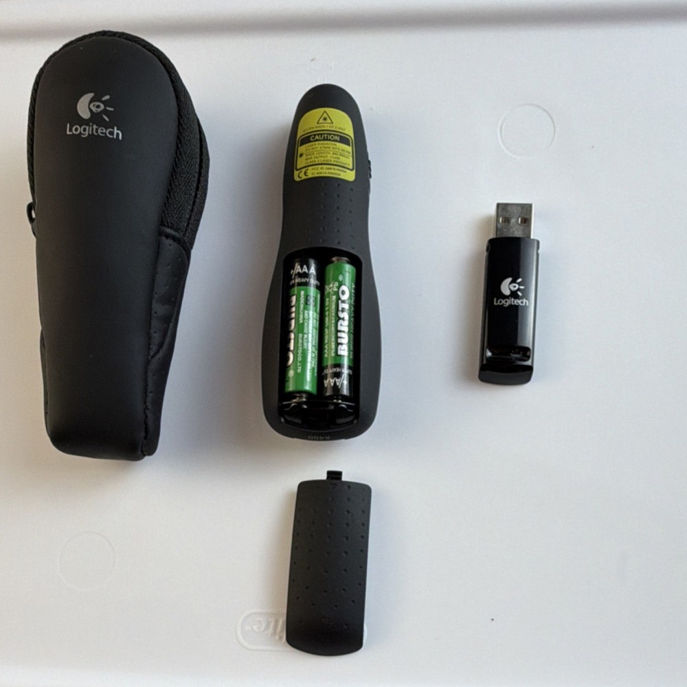 Logitech R400 Wireless Presentation Pen Red Laser Pointer USB Receiver Case