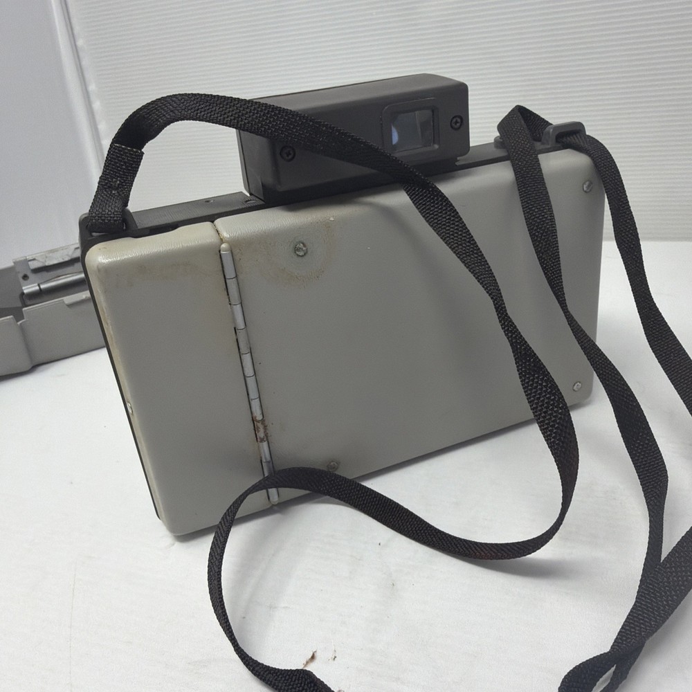 VINTAGE POLAROID LAND CAMERA AUTOMATIC 104 (A9)