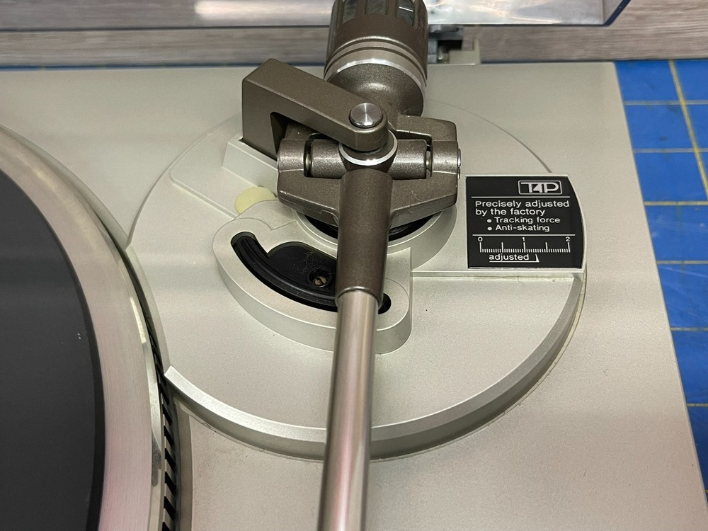 Technics direct drive auto-return turntable quartz SL-QD2