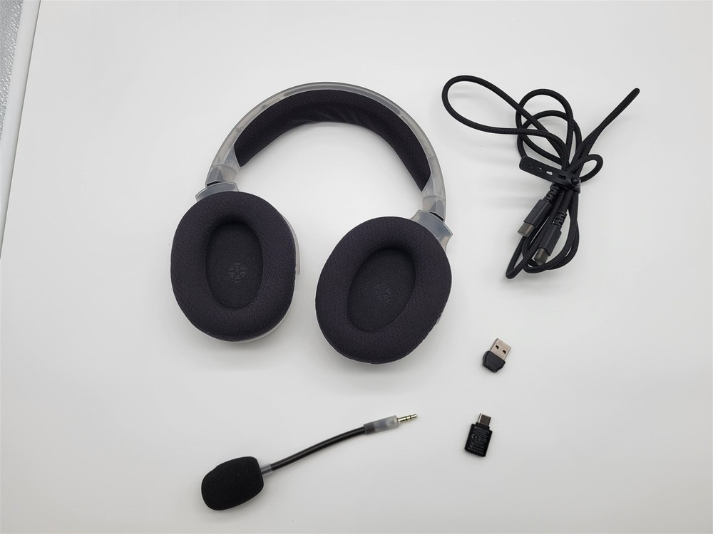 Razer Barracuda X Chroma Wireless Gaming Headset - Phantom White