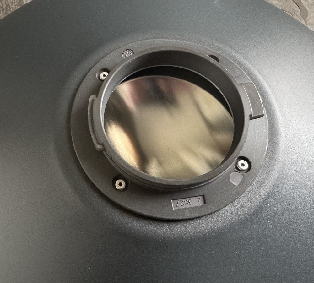 Broncolor 20" Beauty Dish Reflector Silver/ Case/Grid / Diffusion sock