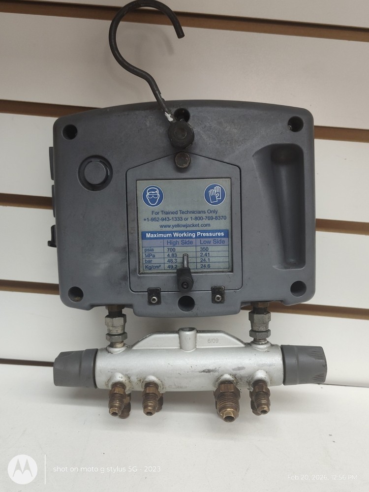 YELLOW JACKET 40815 REFRIGERATION SYSTEM ANALYZER ..MISSING LEFT KNOB!!!