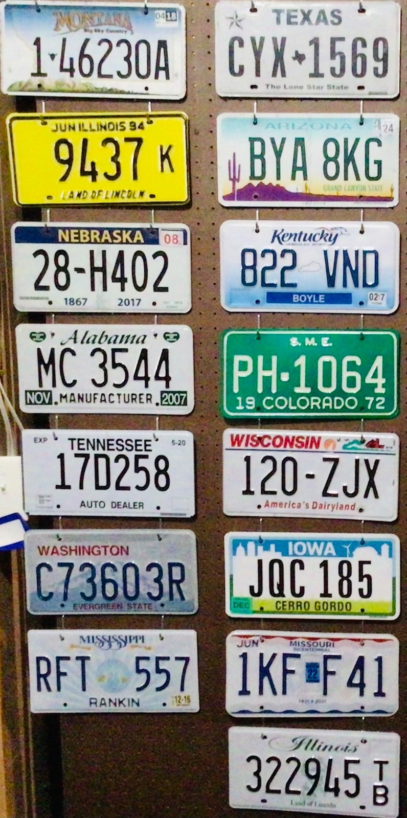 Large lot of 30 old colorful license plates - bulk - many states - low shipping