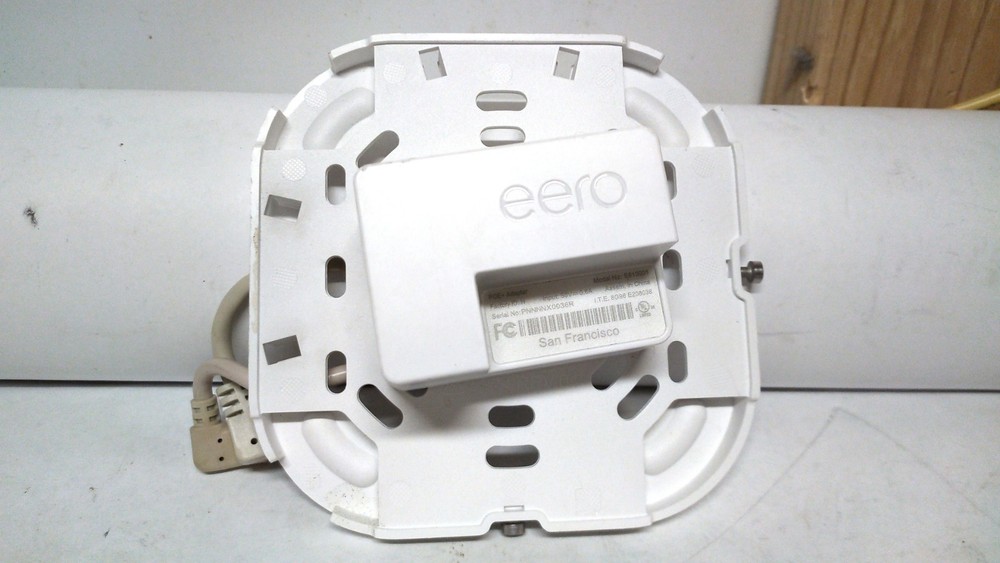 Eero E010001 PoE+ Adapter with Mount (White)