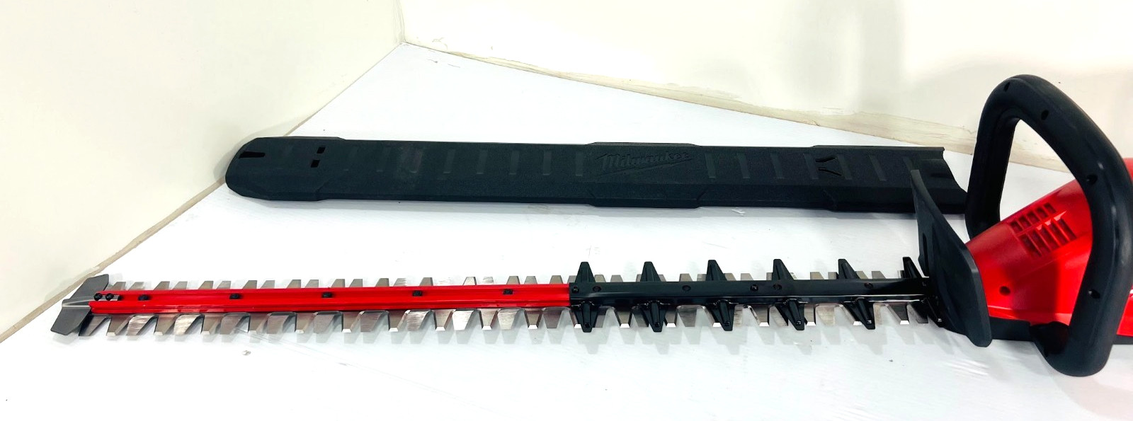 Milwaukee M18 FUEL 30" Hedge Trimmer 3034-20 ***Tool Only****