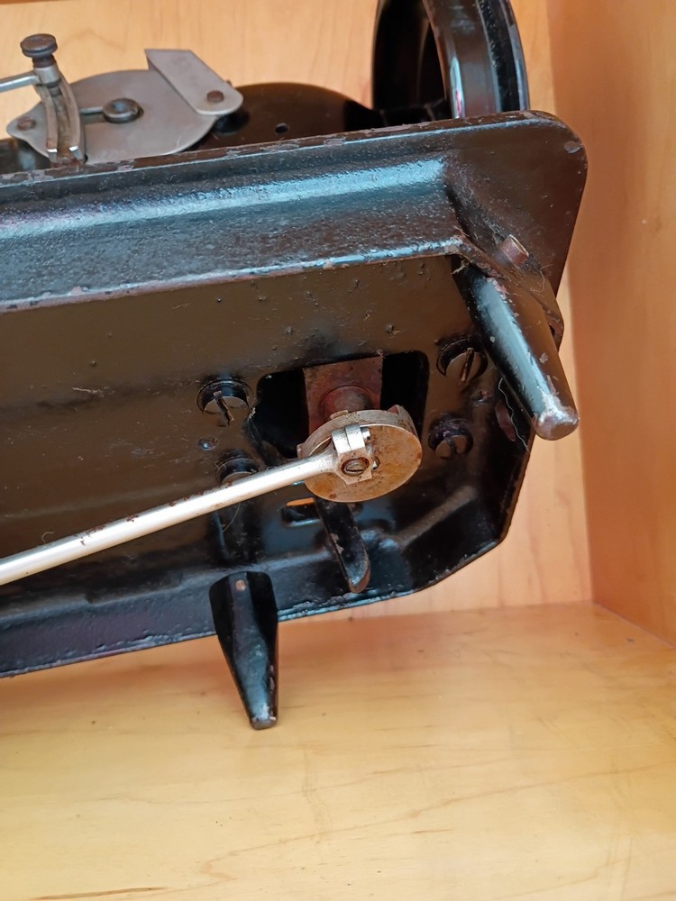 Singer 32-48 Industrial Sewing Machine