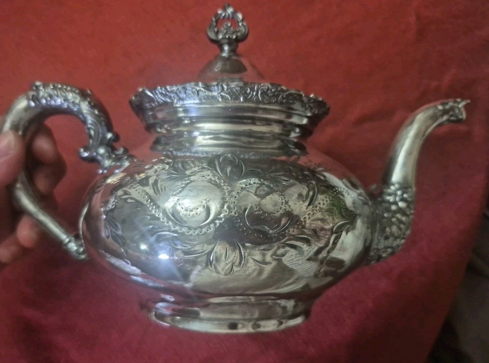 Van Bergh Silver Co Quadruple Plate Tea Pot Ornate Etched Scroll Pattern 468
