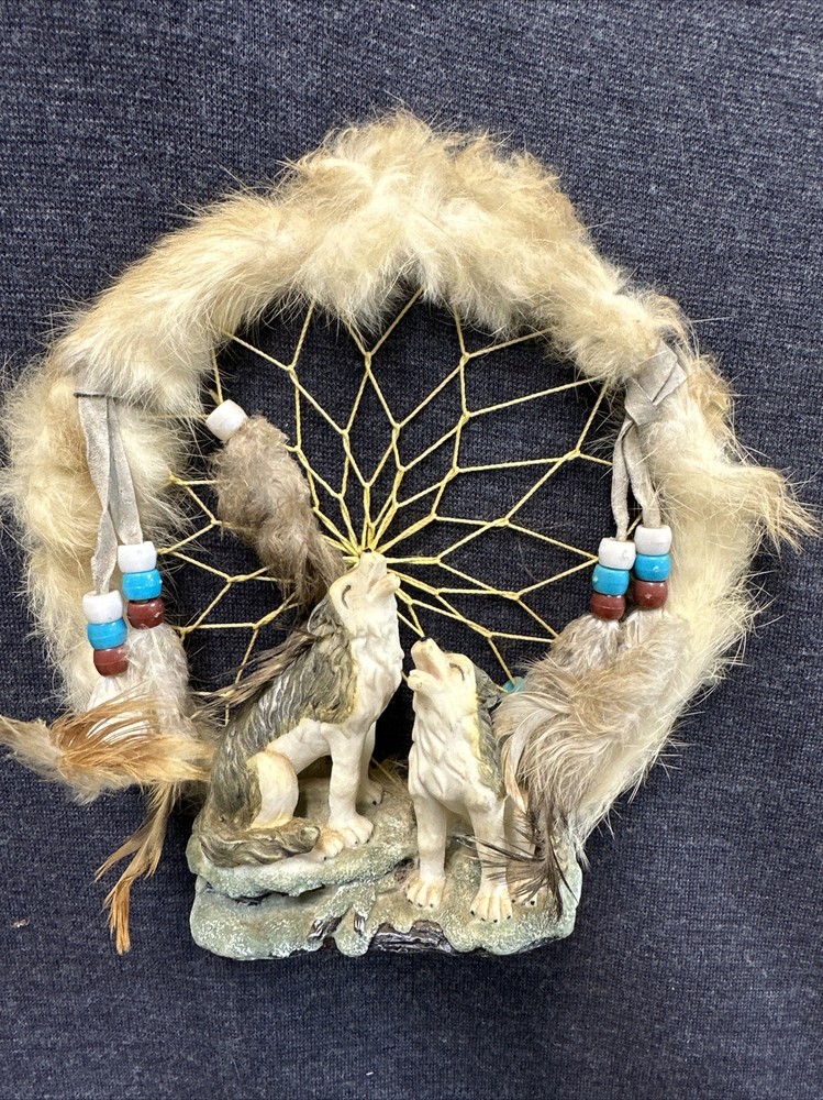 Vintage Howling Wolves figurines With Round dreamcatcher 6 1/2” diameter Wolf
