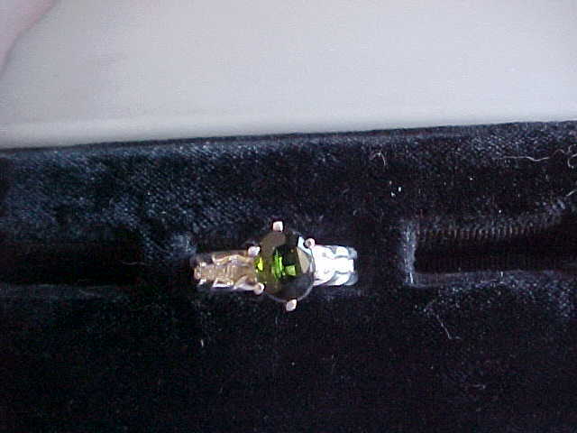 TK CUSTOM SILVER SOLITAIRE GREEN STONE RING SIZE 8 .925 STERLING SILVER